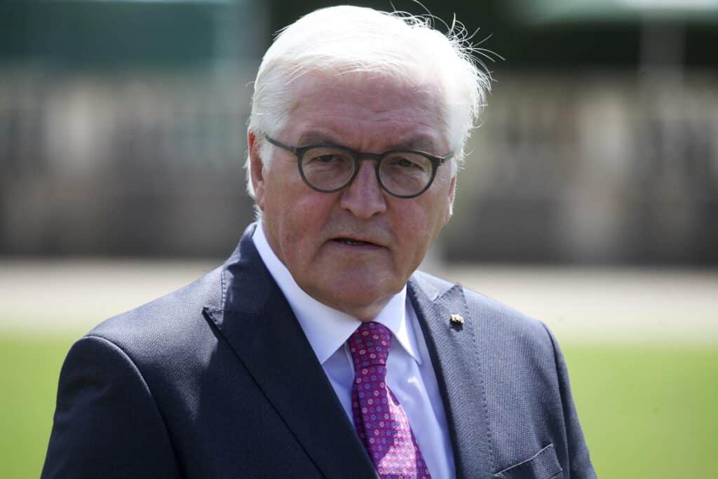 Spolkový prezident Steinmeier vyjádřil znepokojení nad průběhem schůzky amerického prezidenta Trumpa s ukrajinským protějškem Zelenským.