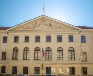 Poslanecká sněmovna, Thunovský palác ve Sněmovní ulici v Praze